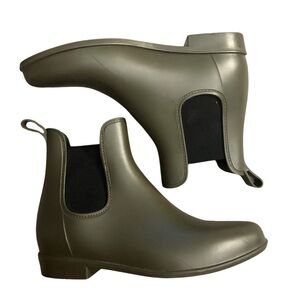 Women’s Green Rain Boots - WIDE 9